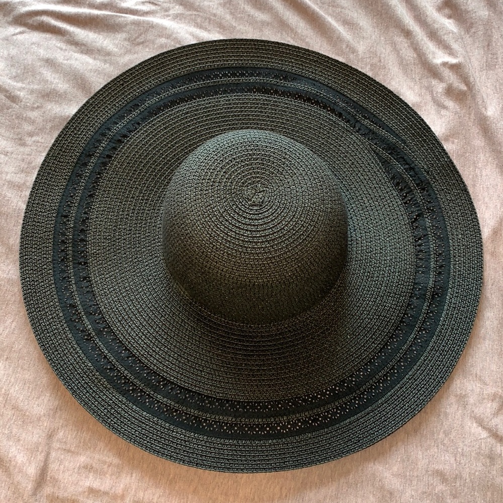 BLACK FLOPPY SUN HAT